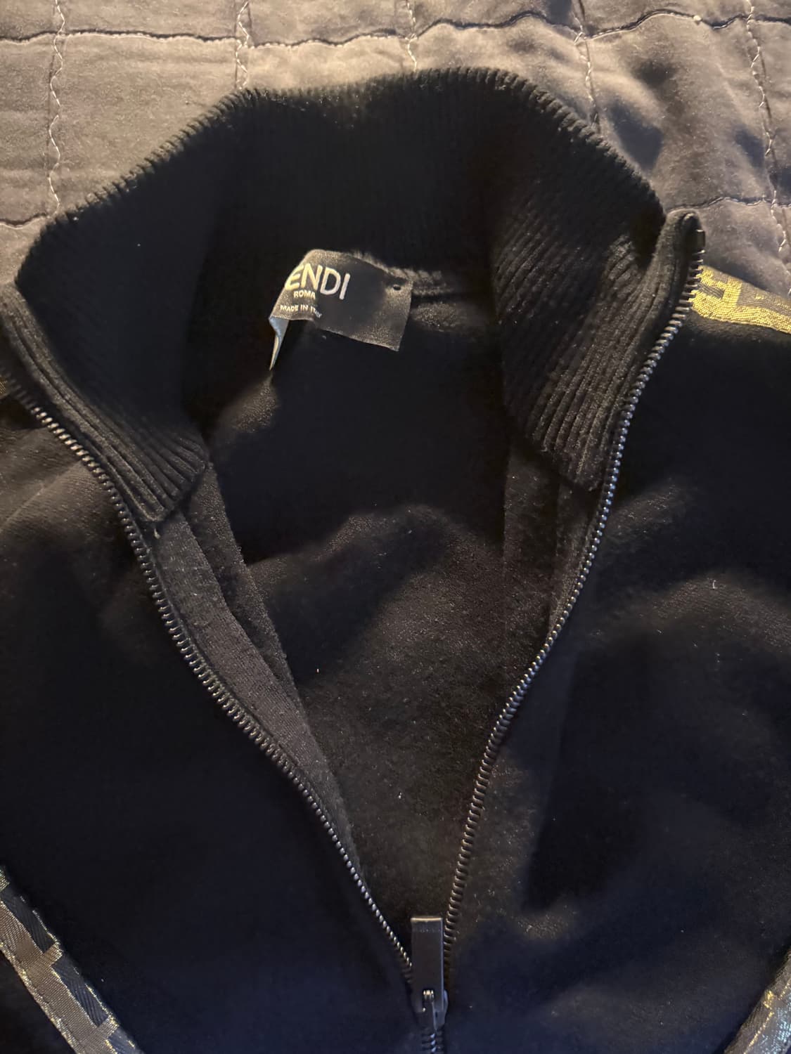 펜디 로고 테이프 블랙 집업 가디건 상품이미지4