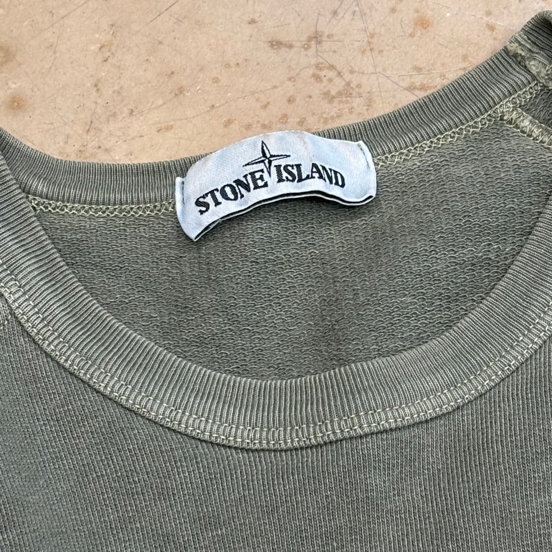 L 스톤아일랜드 카키 맨투맨 상품이미지4