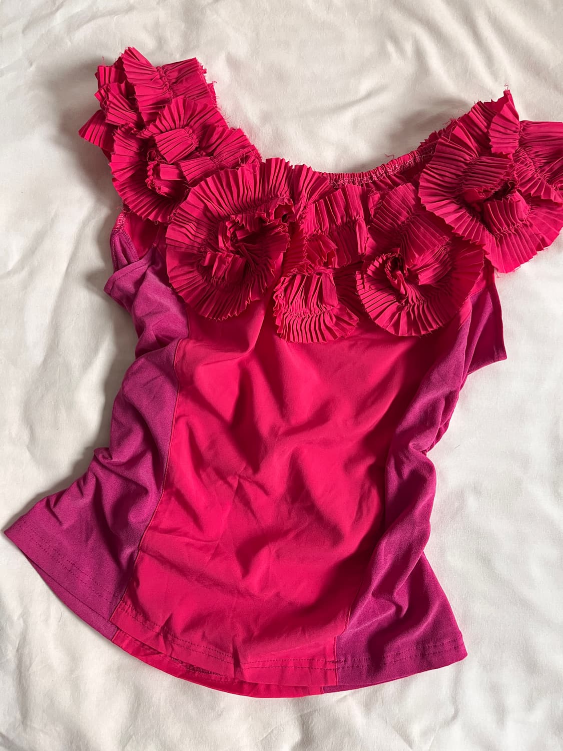Pleats flower off-shoulder top  상품이미지1