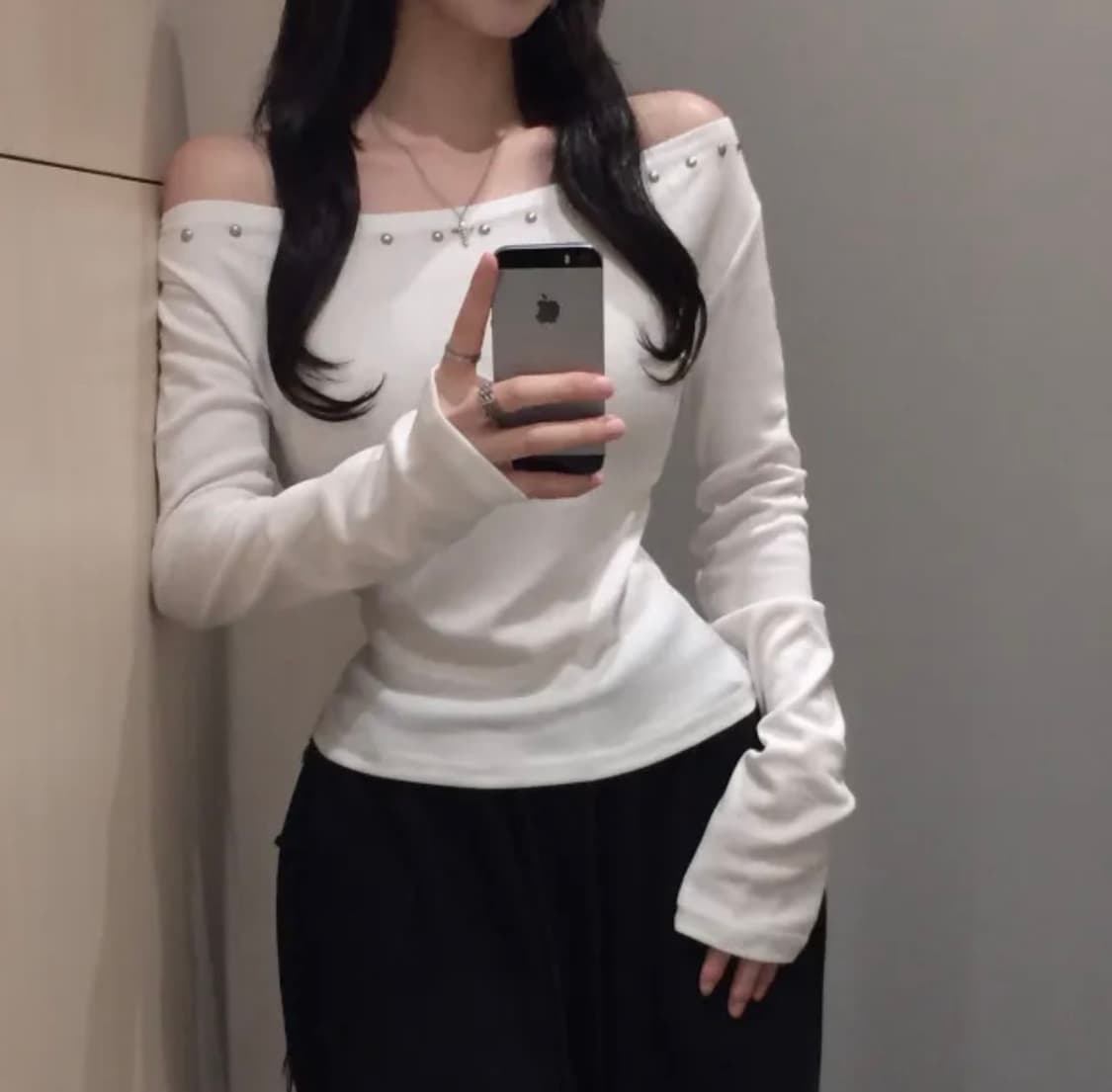 Selez 오프숄더 긴팔 티셔츠 화이트 상품이미지1