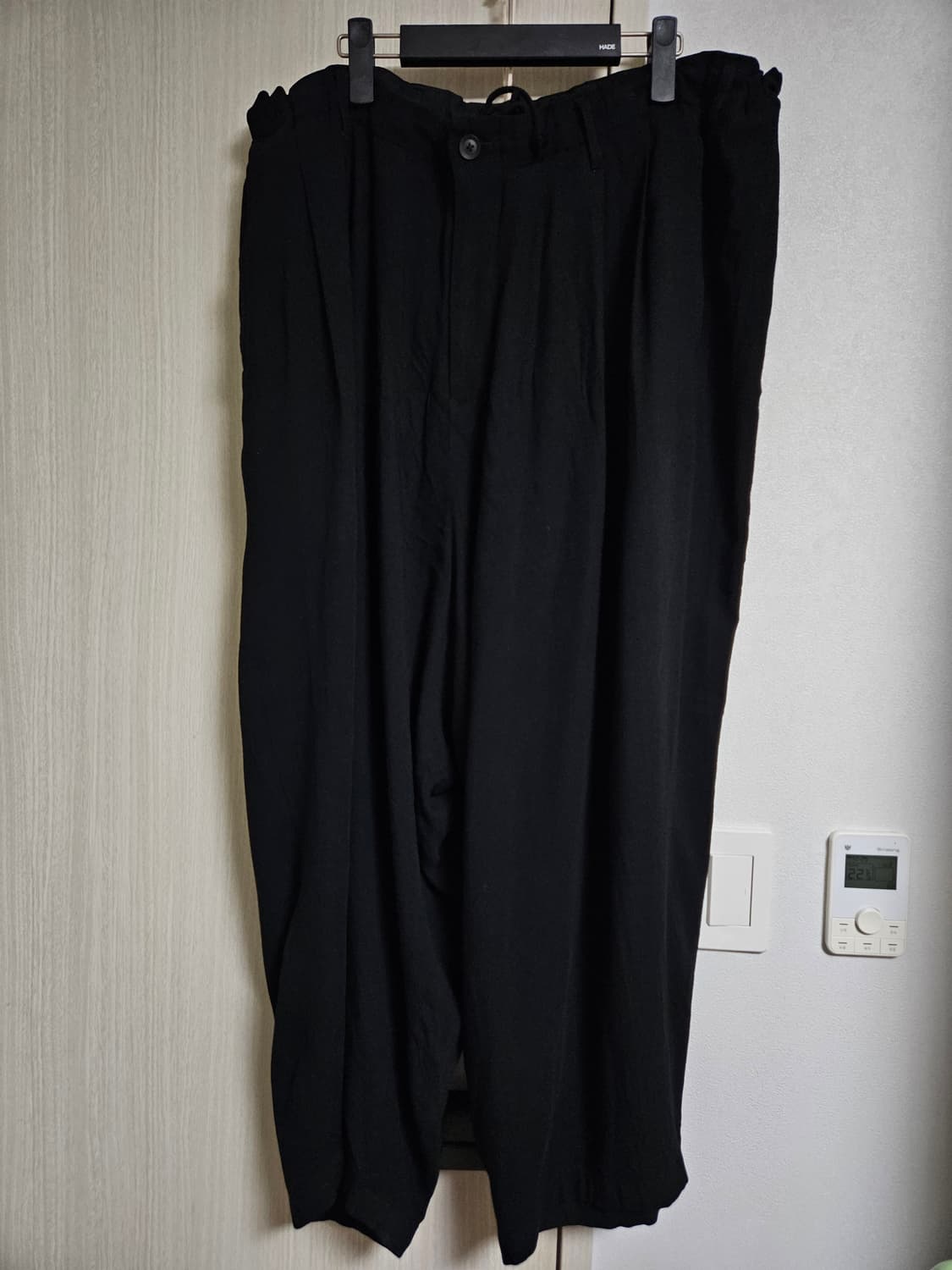 요지 야마모토 뿌르옴므 트위스트 레이온 개버딘 팬츠 상품이미지1