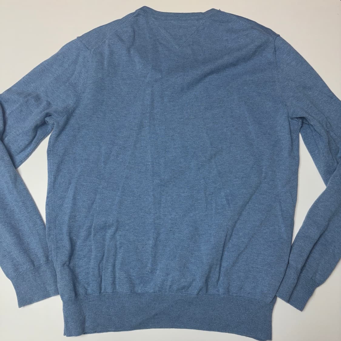 타미힐피거 브이넥 니트 소라색  상품이미지4