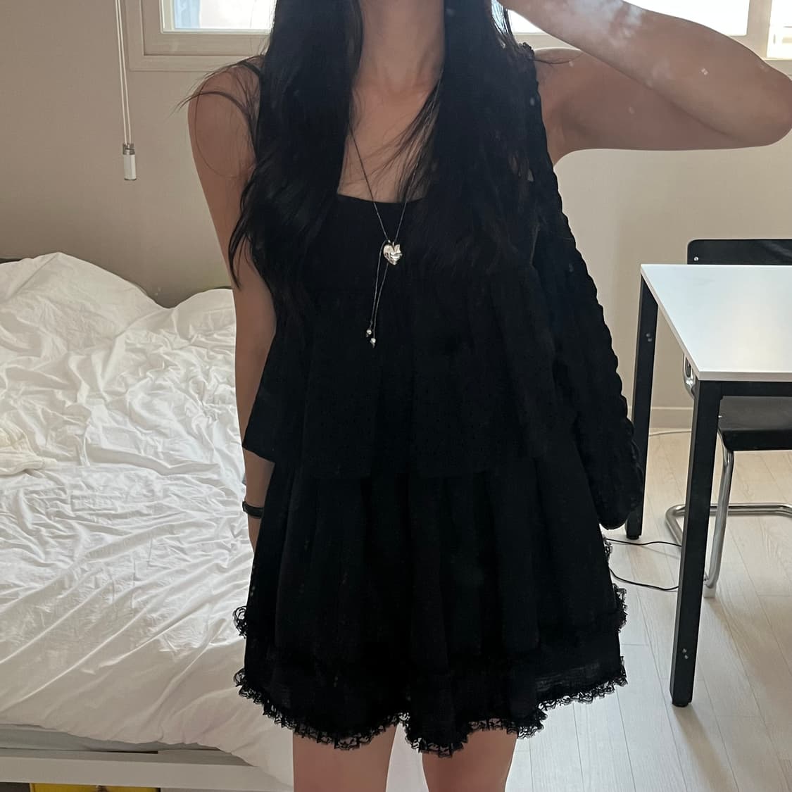 뒤 포인트 펀칭 블라우스 나시 상품이미지2