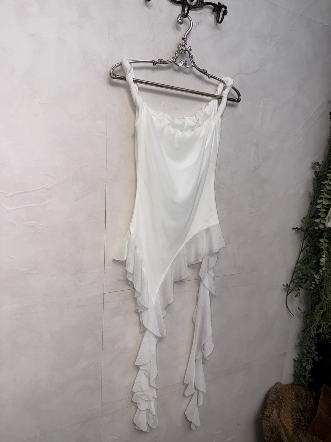 White unbalanced frill sheer 오프숄더 슬리브리스 상품이미지5