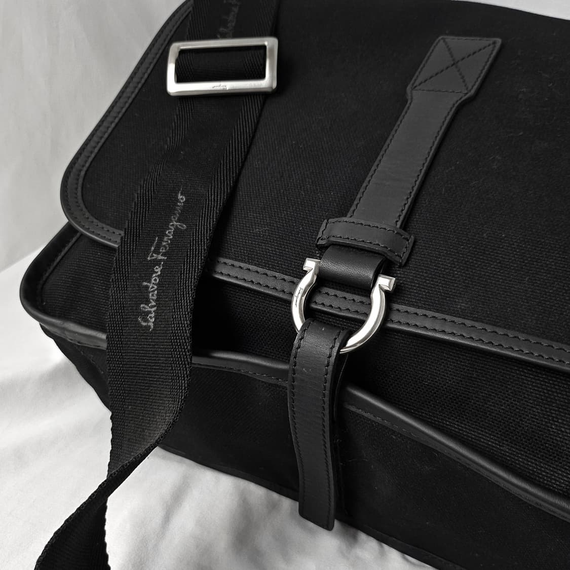 [정품 Ferragamo] 페레가모 캔버스 남성 메신저백 크로스백 상품이미지2