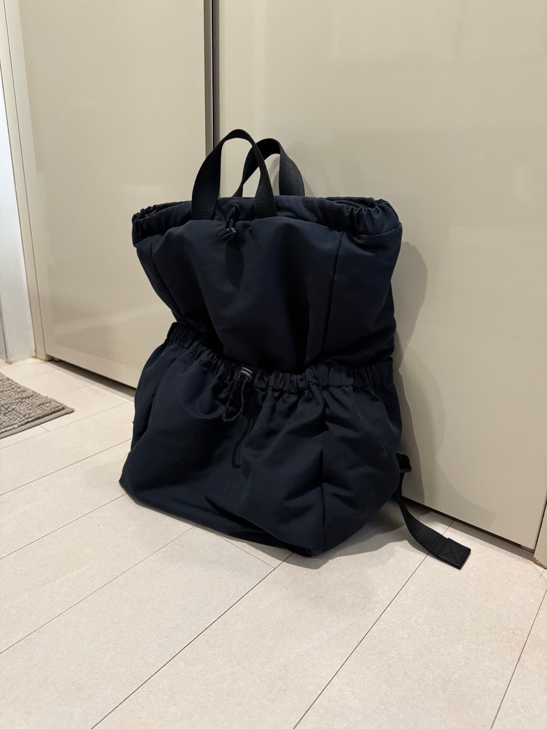 코스(COS) 드로우코드 나일론 백팩 상품이미지2