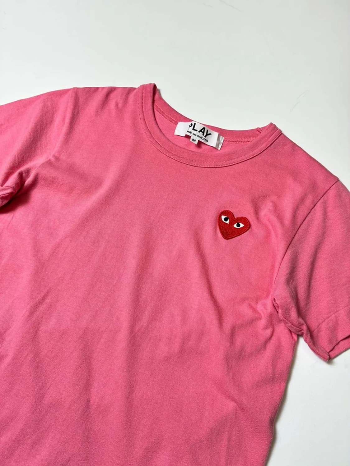 꼼데가르송 하트 로고 우먼스 핑크 반팔 티셔츠 PN8579 상품이미지2
