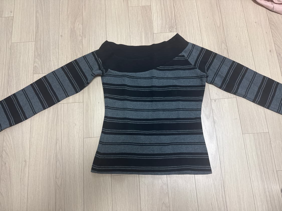 밀로우먼 원숄더 스트라이프 티셔츠 차콜그레이 상품이미지2