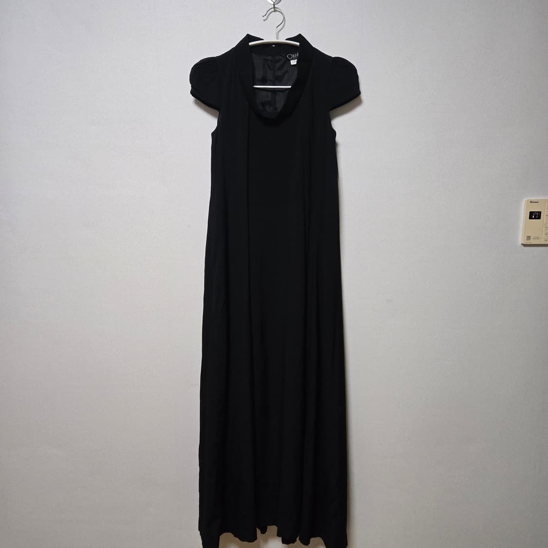 오브제 블랙 퍼프 원피스  상품이미지1