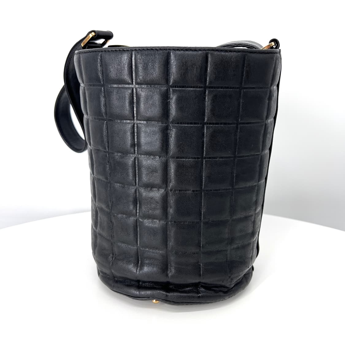 [감정완료] 샤넬 초코바 스티치 원통 숄더백 블랙 상품이미지4