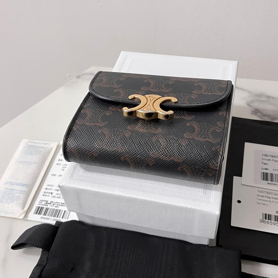 [S급/정품] 셀린느 트리옹프 플랩 여성 반지갑 상품이미지4