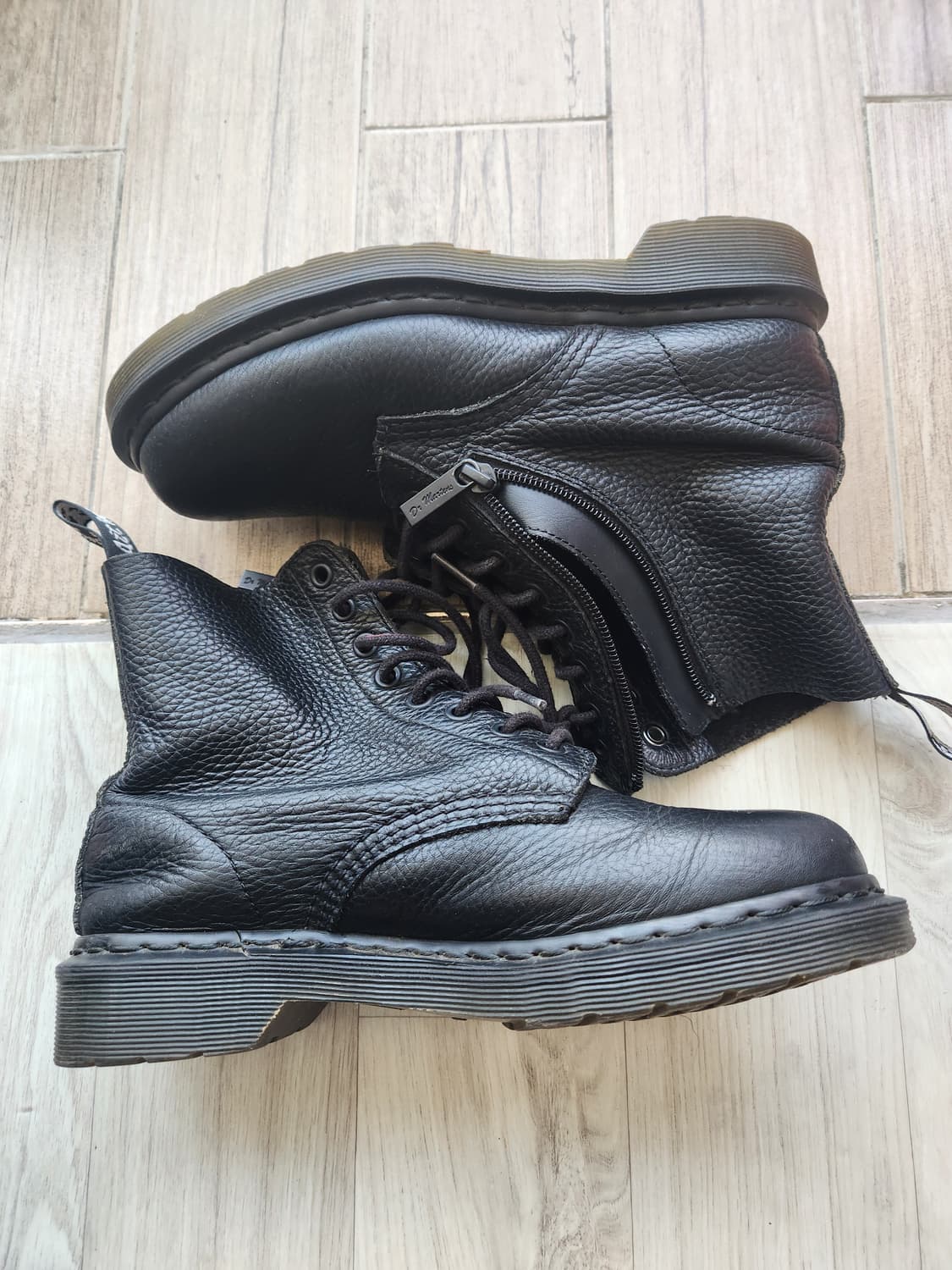 닥터마틴 1460 파스칼 집업 워커 (240) 상품이미지3