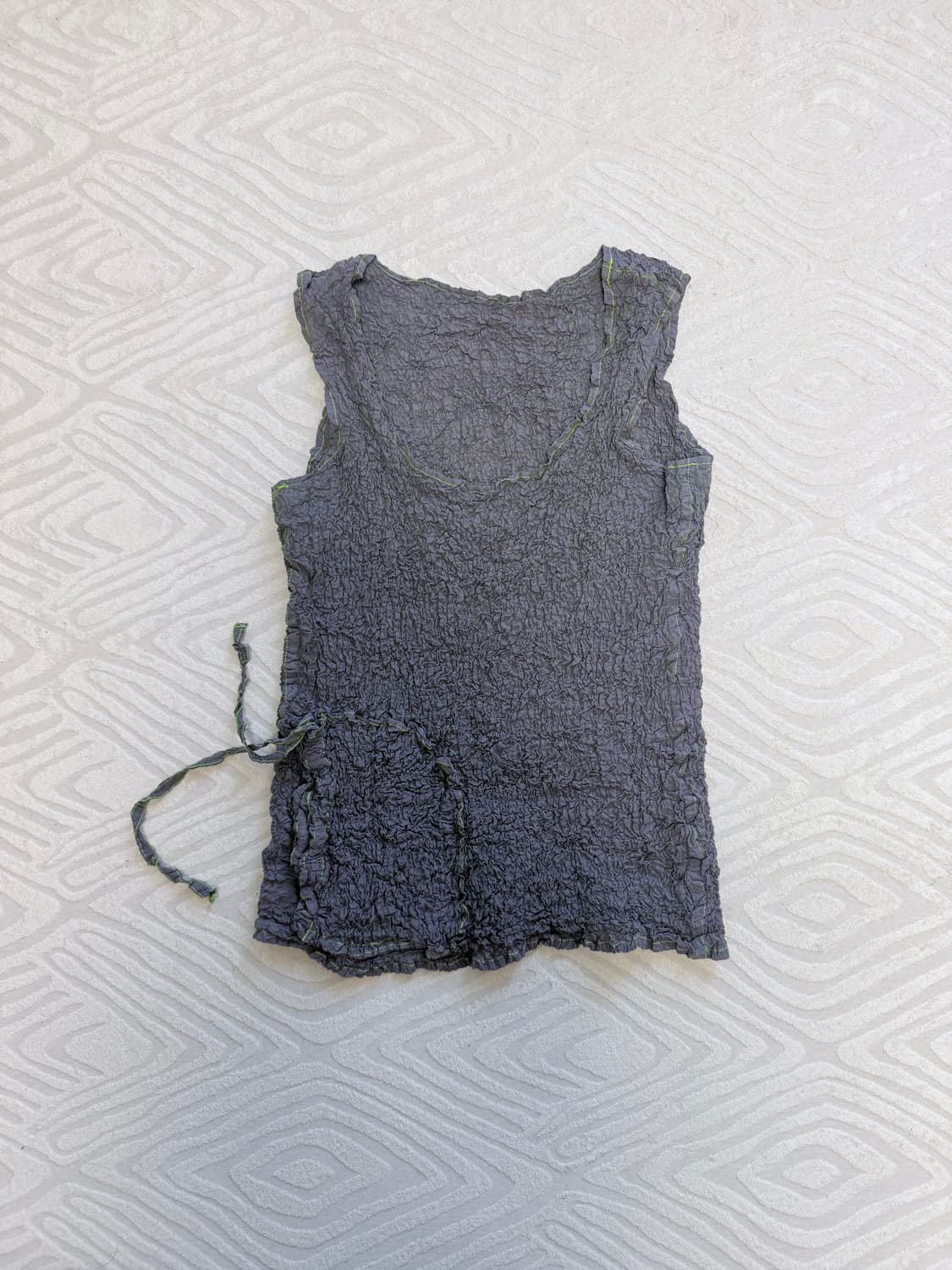 이세이 미야케 그레이+네온그린 스티치 민소매 탑 상품이미지1