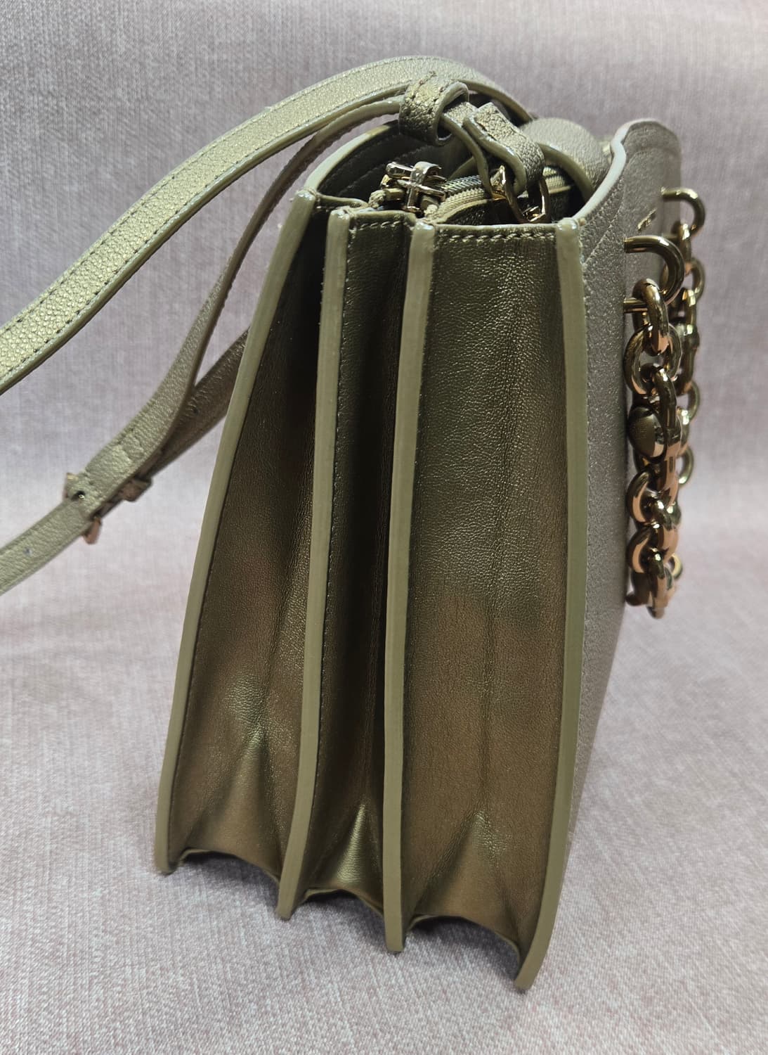 찰스앤키스 미착용 금장 체인 토트백 상품이미지3