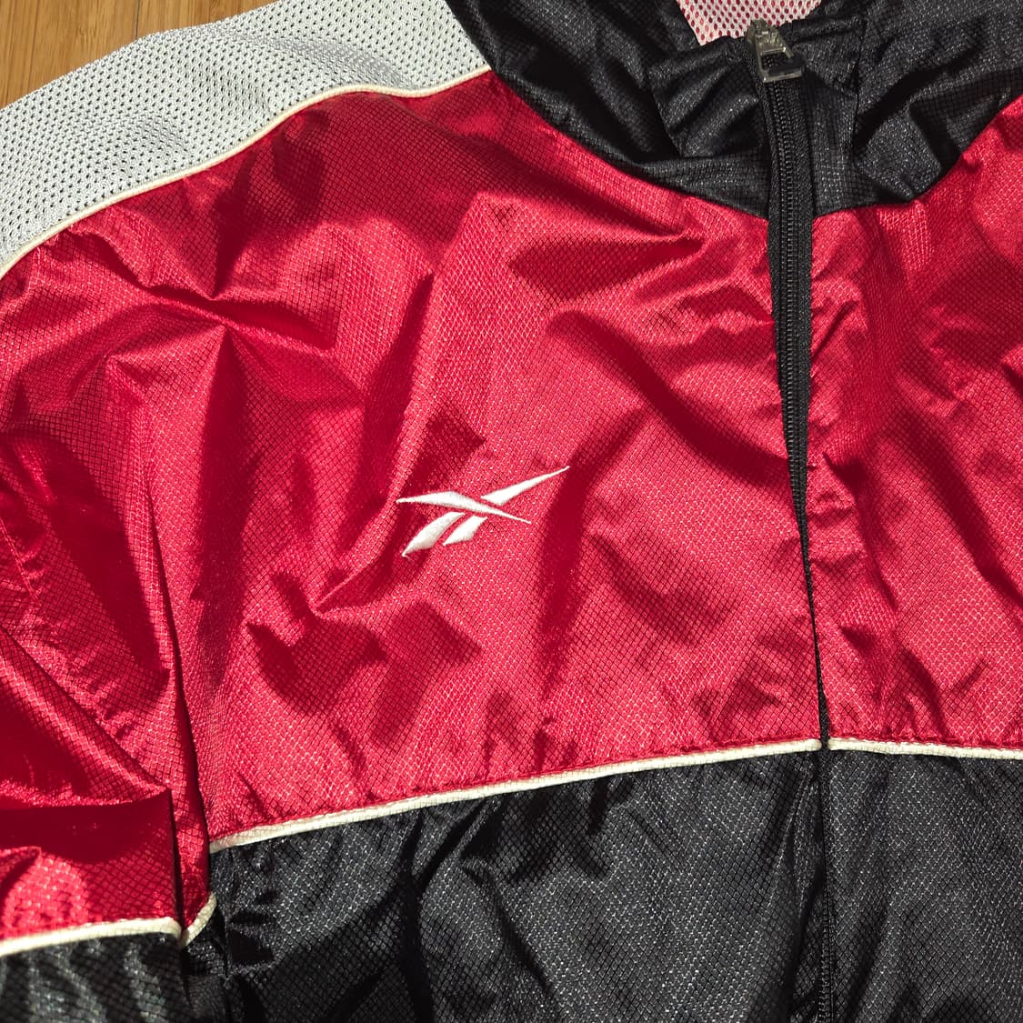 리복 크롭 바람막이 (M)

 상품이미지2