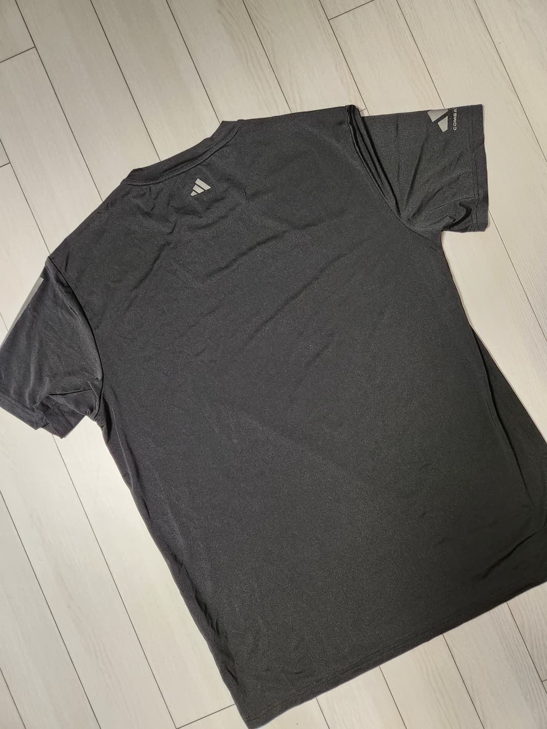 아디다스 마샬아츠 기능성 반팔티 사이즈xl

오염 하자 없이 깨끗해요^^ 상품이미지5