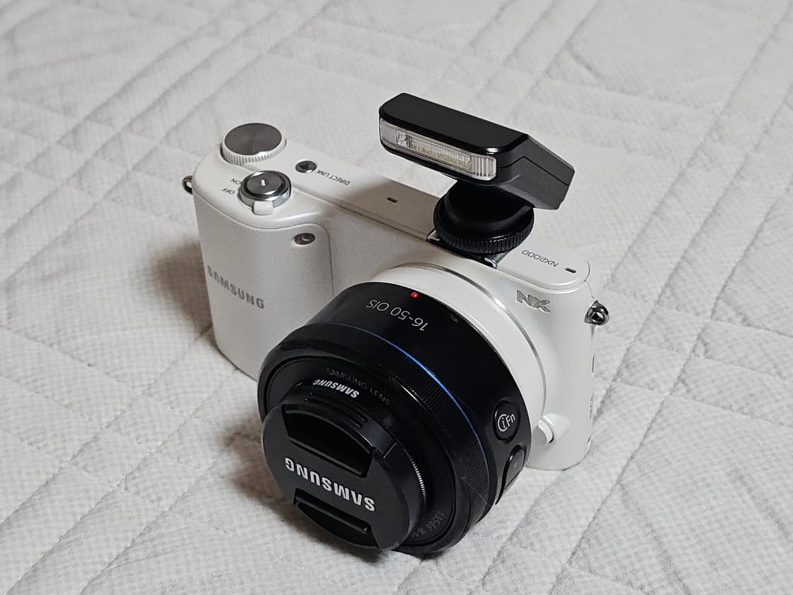 삼성 NX2000 미러리스 카메라

블랙 렌즈 상품이미지2