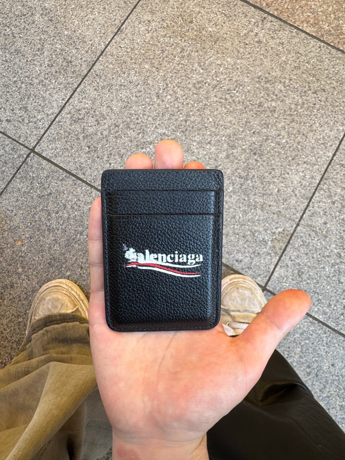 발렌시아가 웨이브로고 맥세이프 지갑  상품이미지1