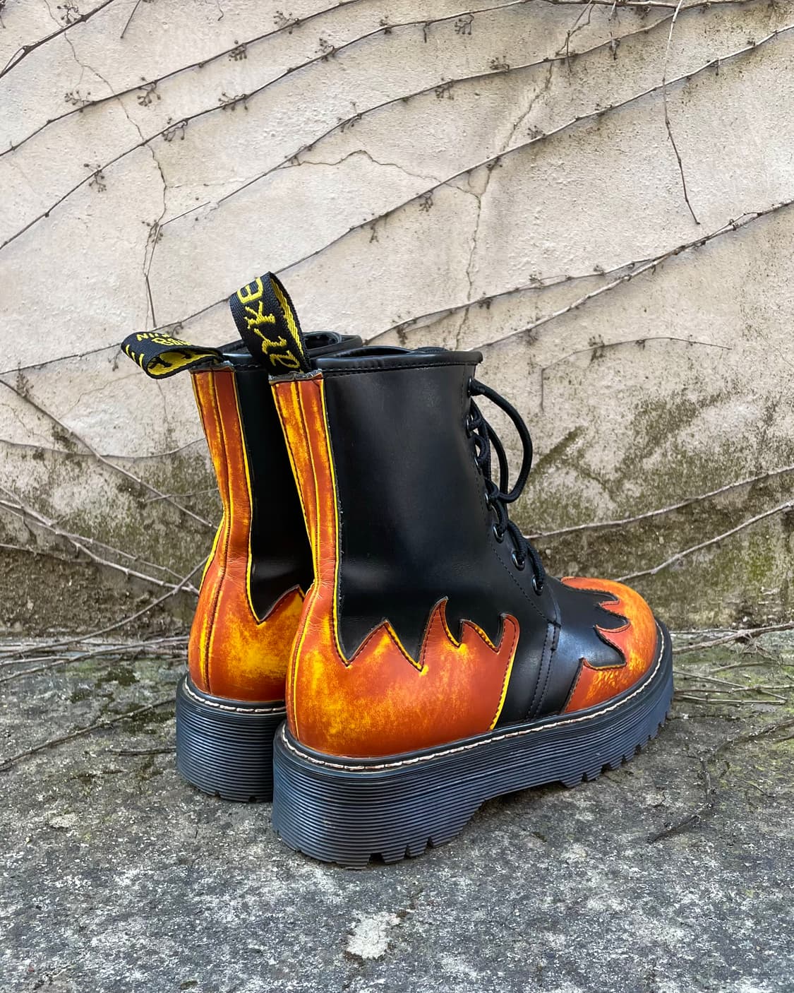 Flame graphic lace-up boot 상품이미지4