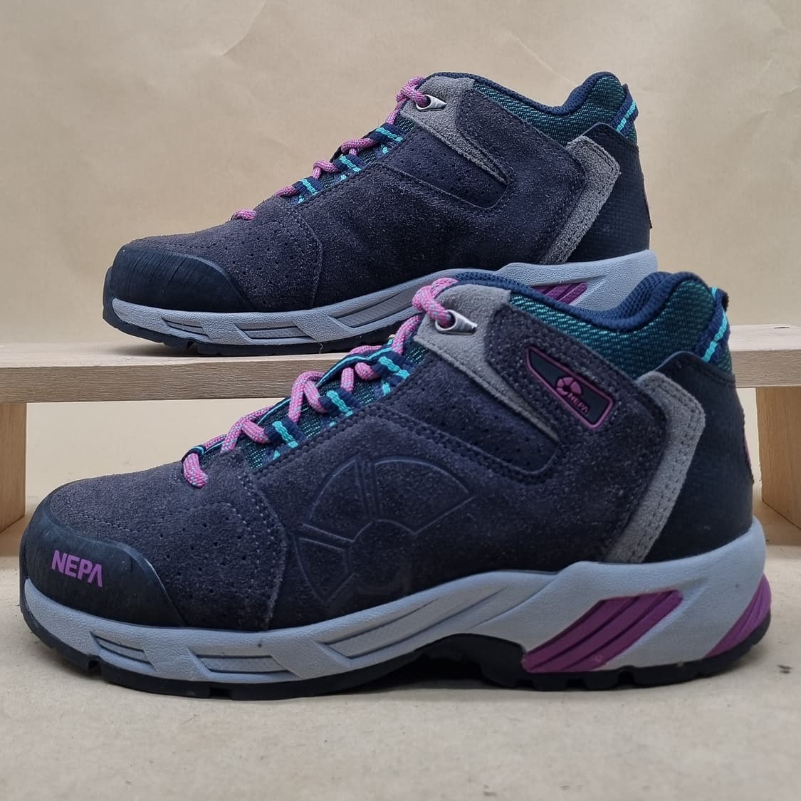 네파 여성등산화230 상품이미지1