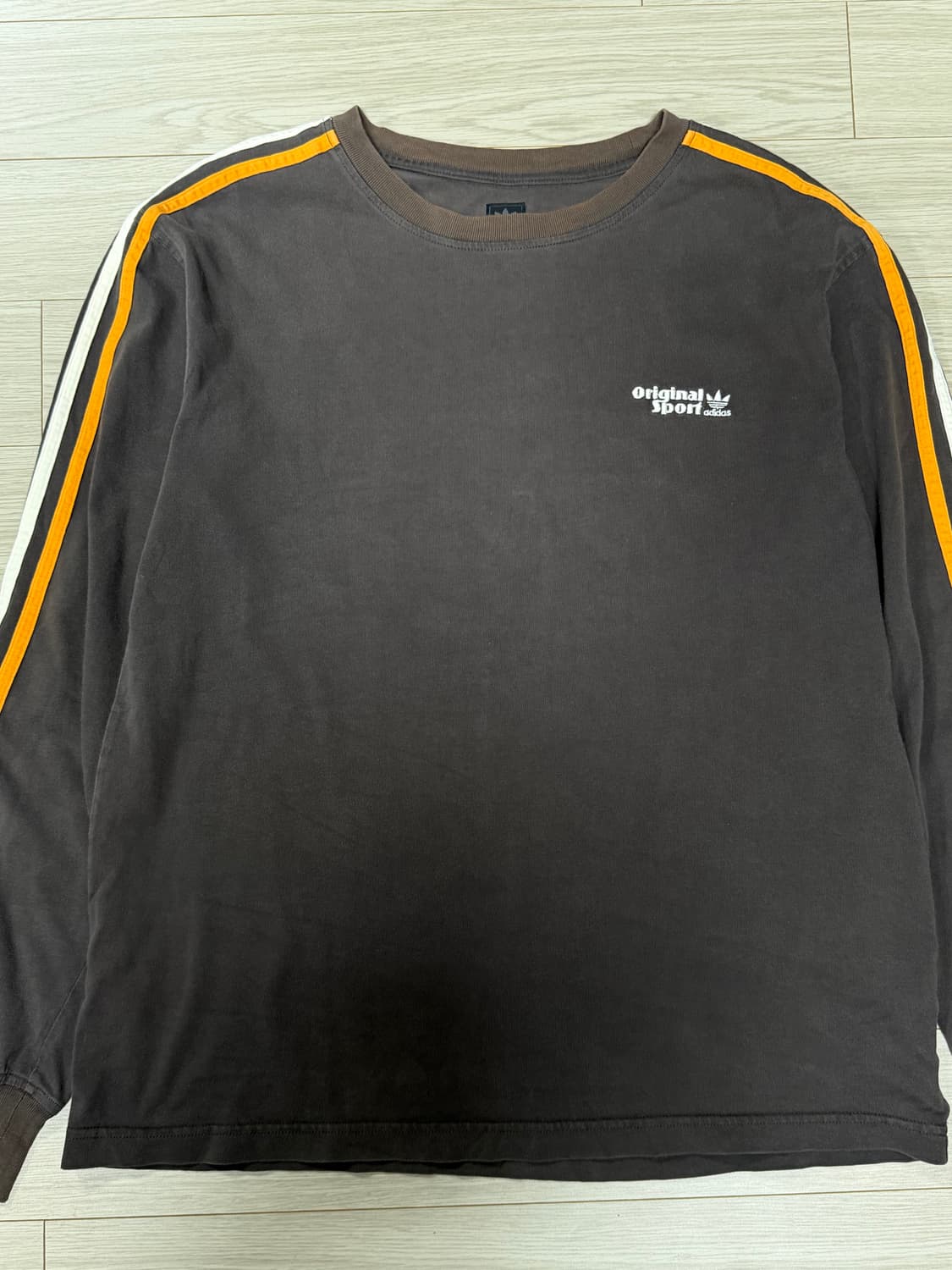아디다스 삼선 브라운 긴팔티 105 (뒷면 프린팅) 상품이미지2