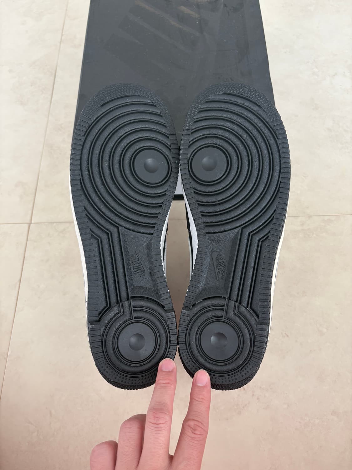 [280] 나이키슈프림 꼼데가르숑 에어포스1 로우 나코탭 상품이미지8