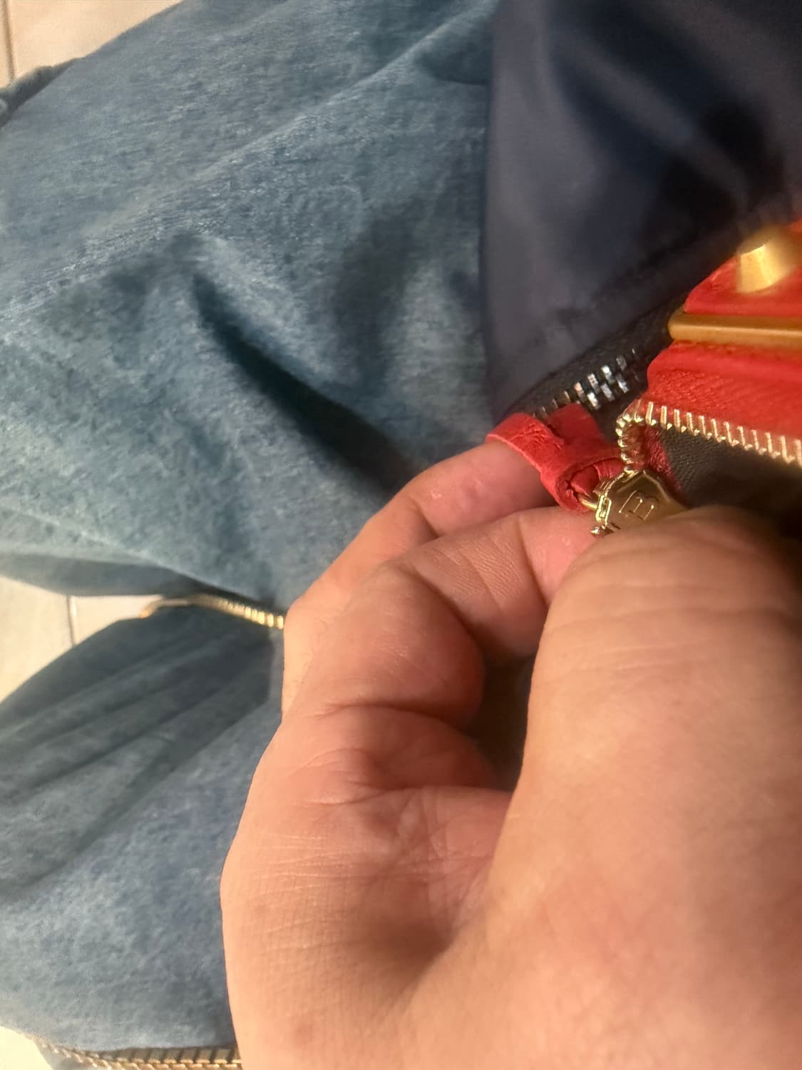 정품 발렌시아가 아크노 메탈릭 엣지 체인 크로스백 팝니다 상품이미지10