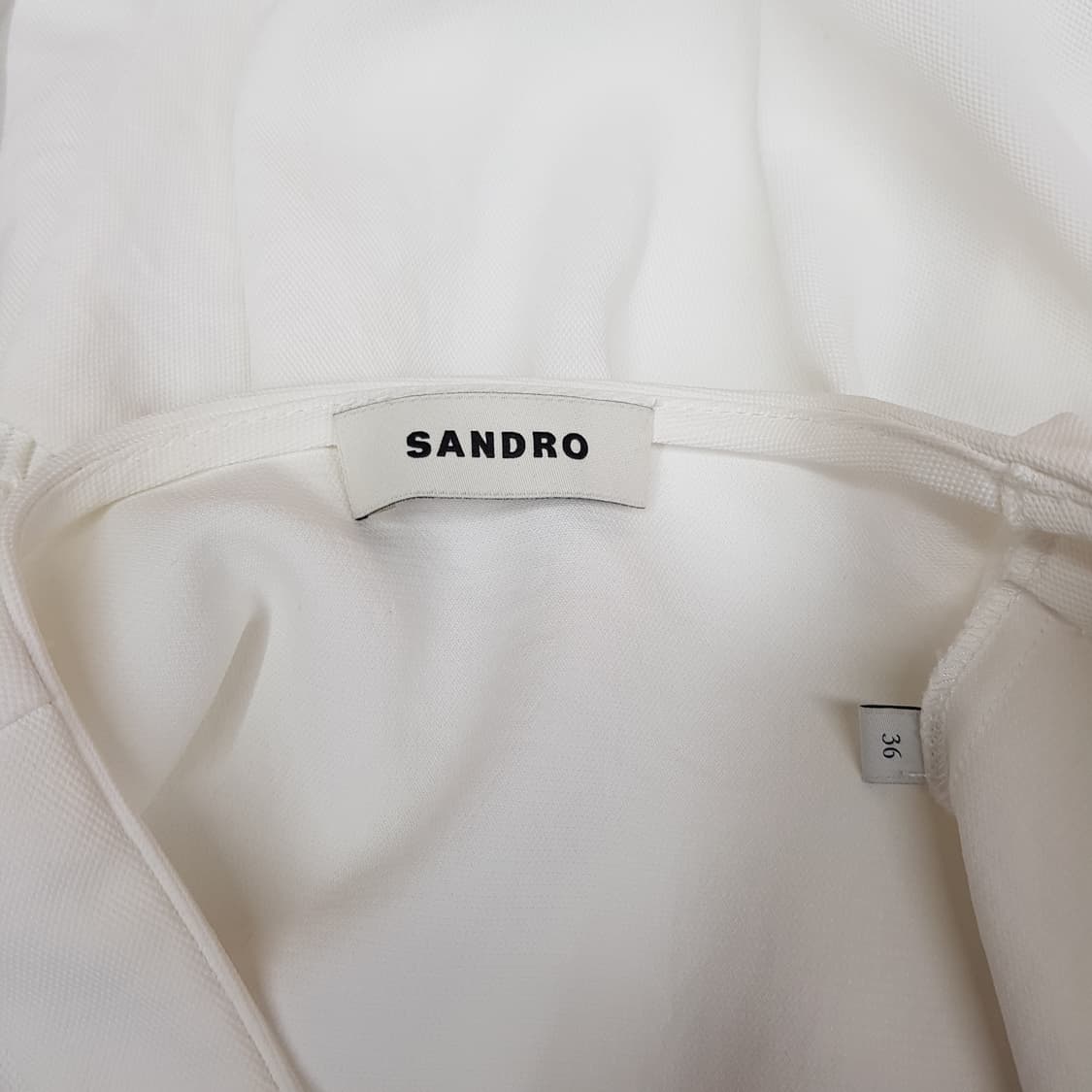 산드로 화이트 스모크 밴딩 브이넥 원피스 36사이즈 상품이미지7