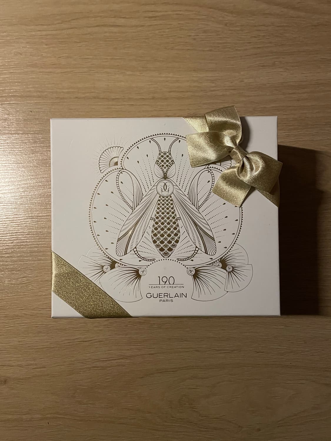 겔랑 190주년 블랙 털 머플러 상품이미지2