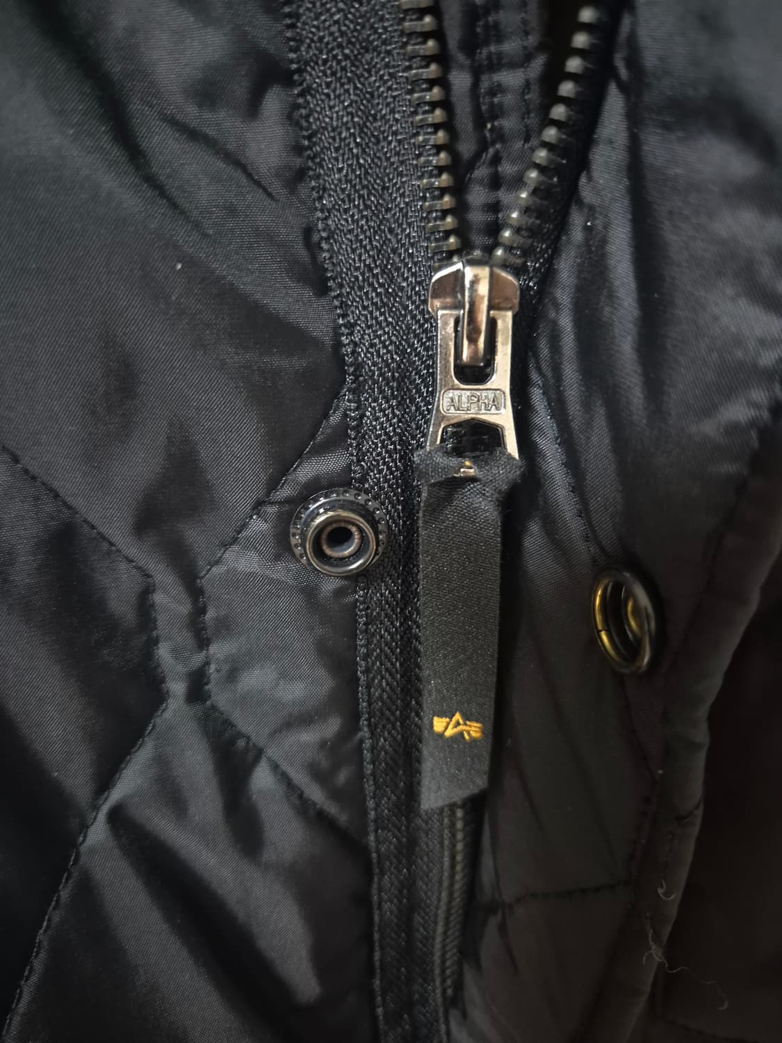 알파 인더스트리(Alpha Industries) 퀼팅 유틸리티 재킷으로, 상품이미지2