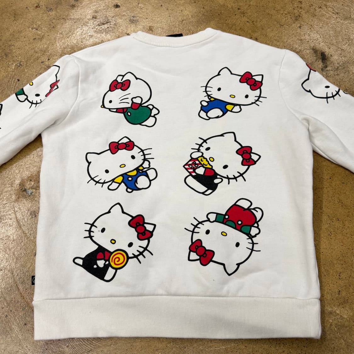 키티 흰색 화이트 맨투맨  상품이미지4