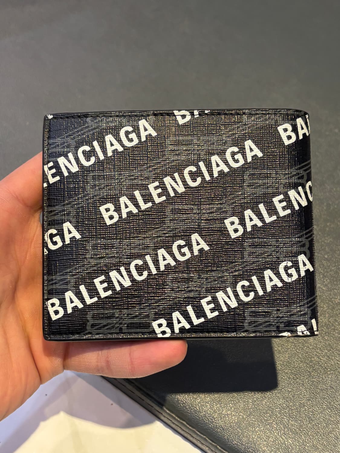 발렌시아가 BB 모노그램 로고 반지갑 블랙 상품이미지3