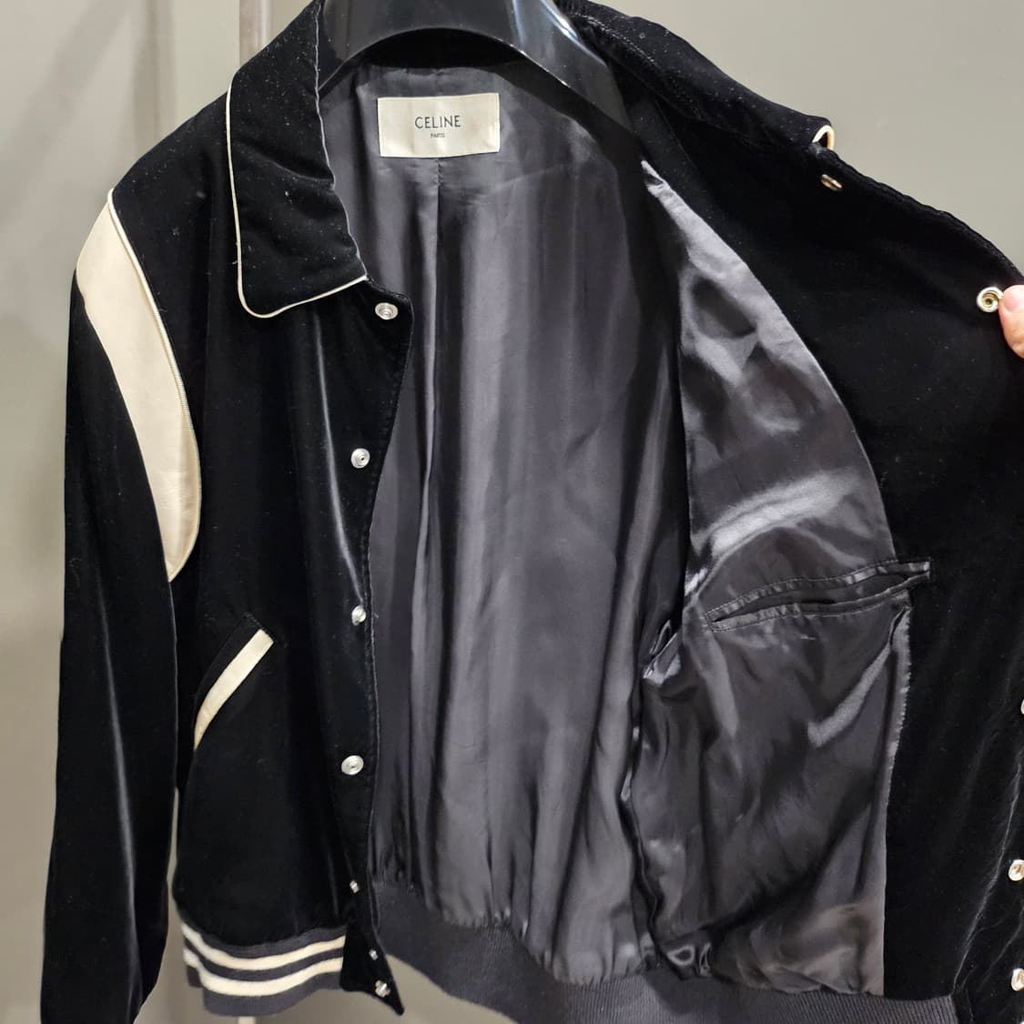 셀린느 이동휘 테디 벨벳 가죽트리밍 바시티 자켓 상품이미지5