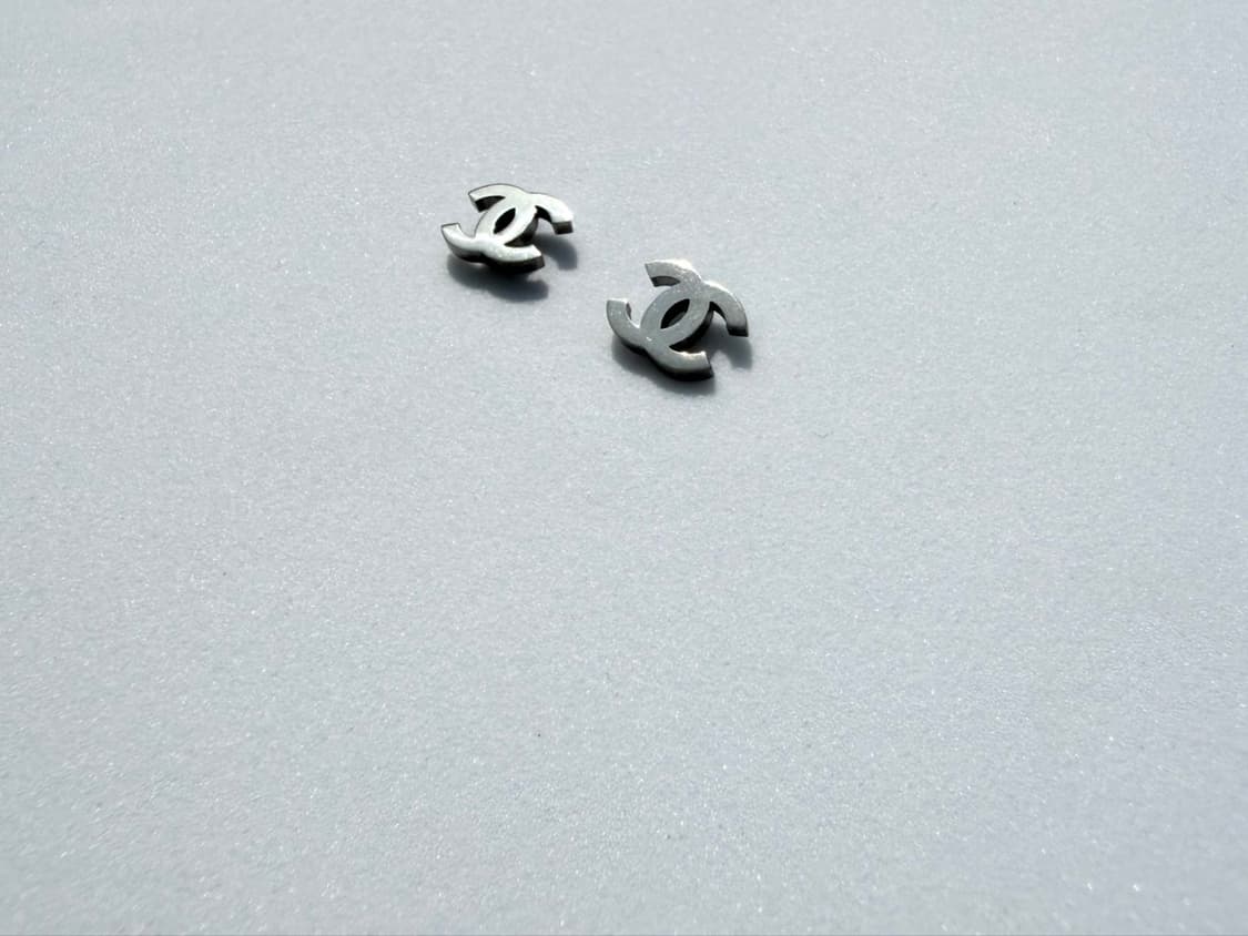 샤넬 심플 실버 이어링 상품이미지6