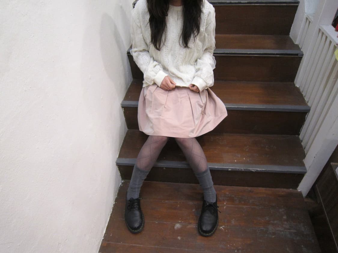 빈티지 라운드넥 니트 레이스 프릴 패널 디테일 루즈핏 아이보리 상품이미지2