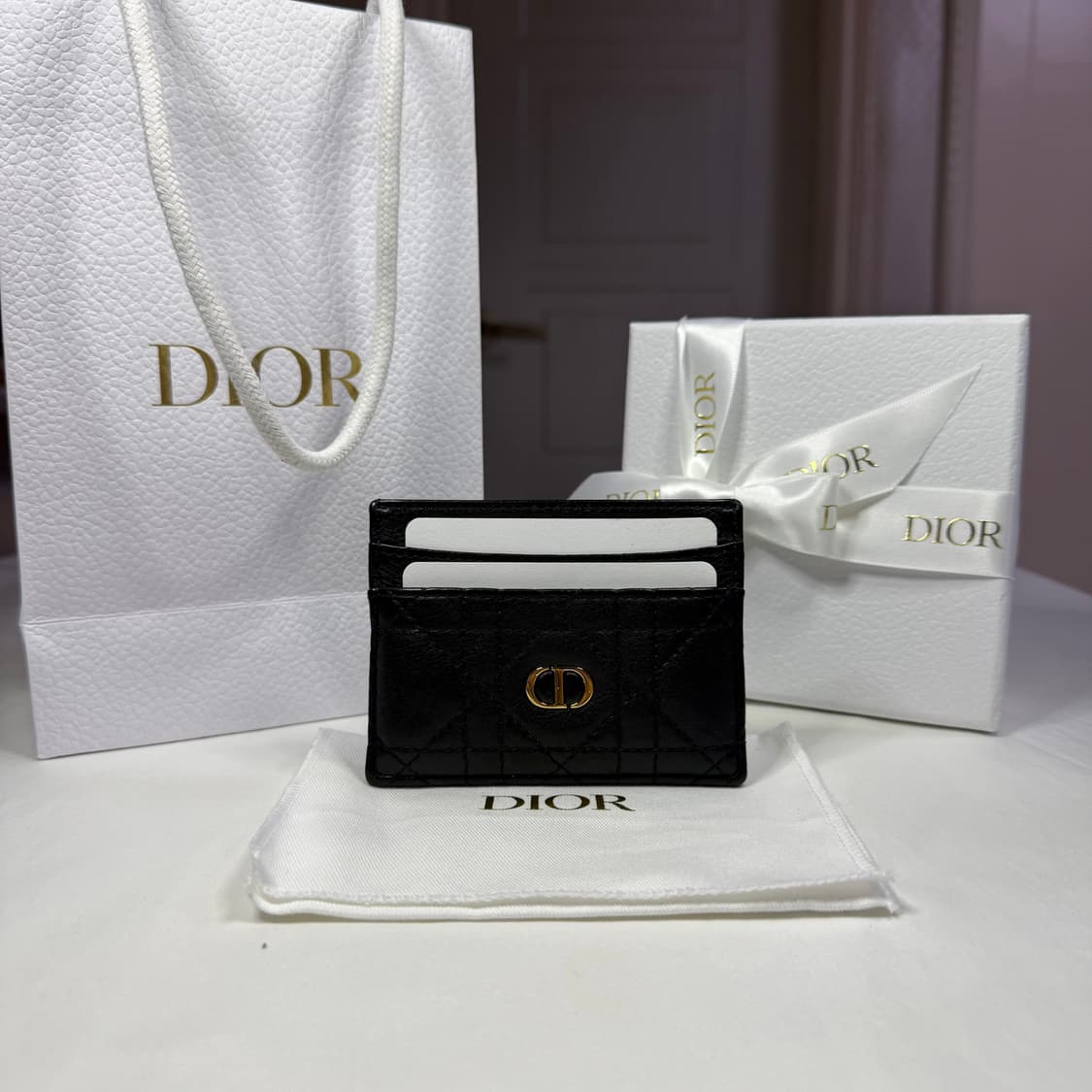 디올 카로 서플 까나쥬 카프스킨 블랙 카드 홀더 지갑 상품이미지1