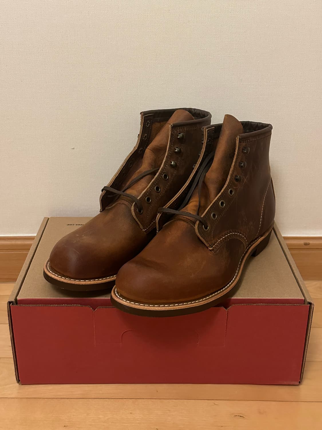 레드윙 블랙스미스 러프앤터프 3343 9.5D 새제품 판매합니다. 상품이미지1