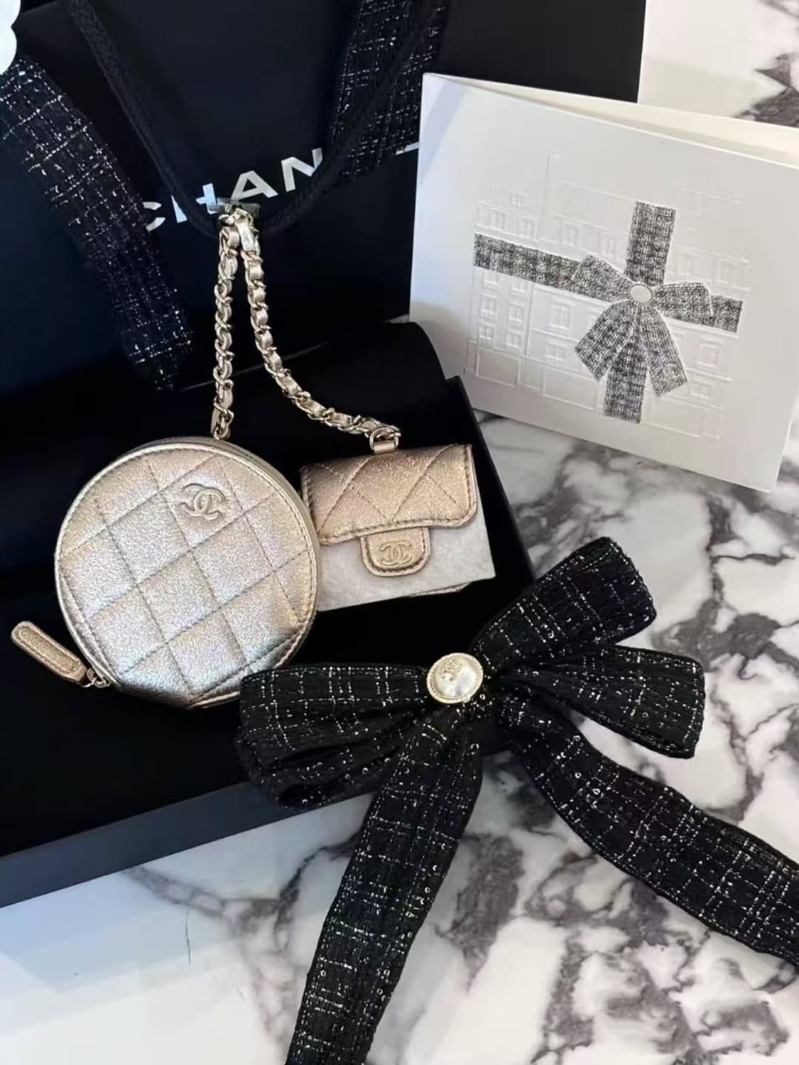 샤넬VIP 금장 CC로고 에어팟 케이스 & 동전지갑 샤넬 참 상품이미지1