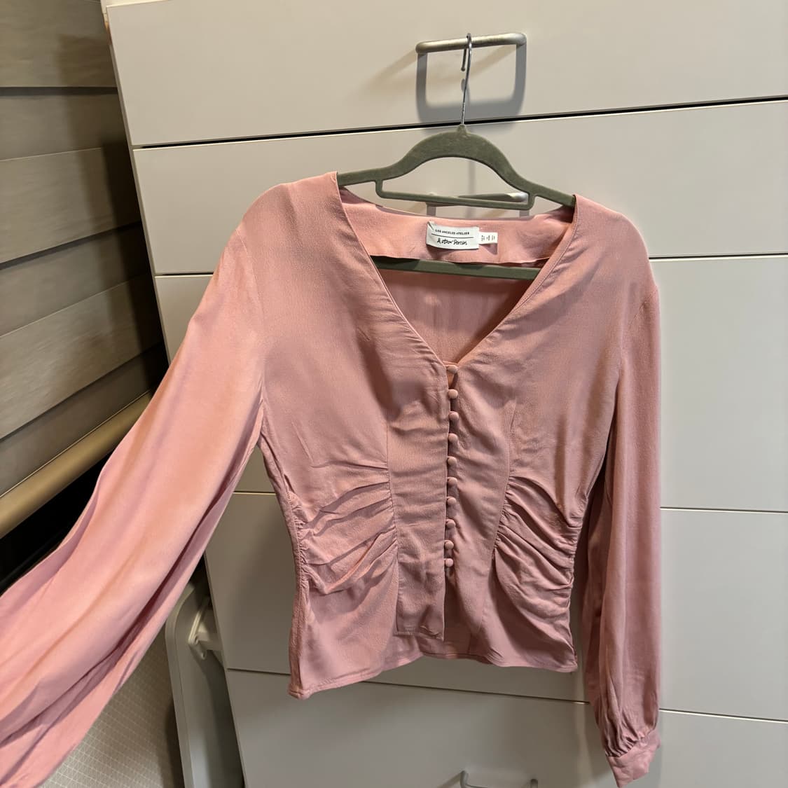 & Other Stories 앤아더스토리 핑크 V넥 블라우스 상품이미지2