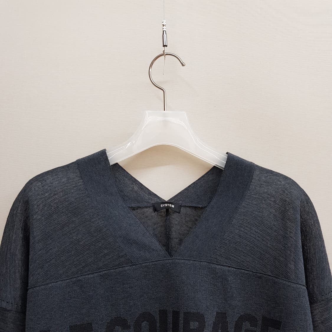 한섬 시스템 2023 레터링 브이넥 루즈핏 니트 F사이즈 상품이미지2