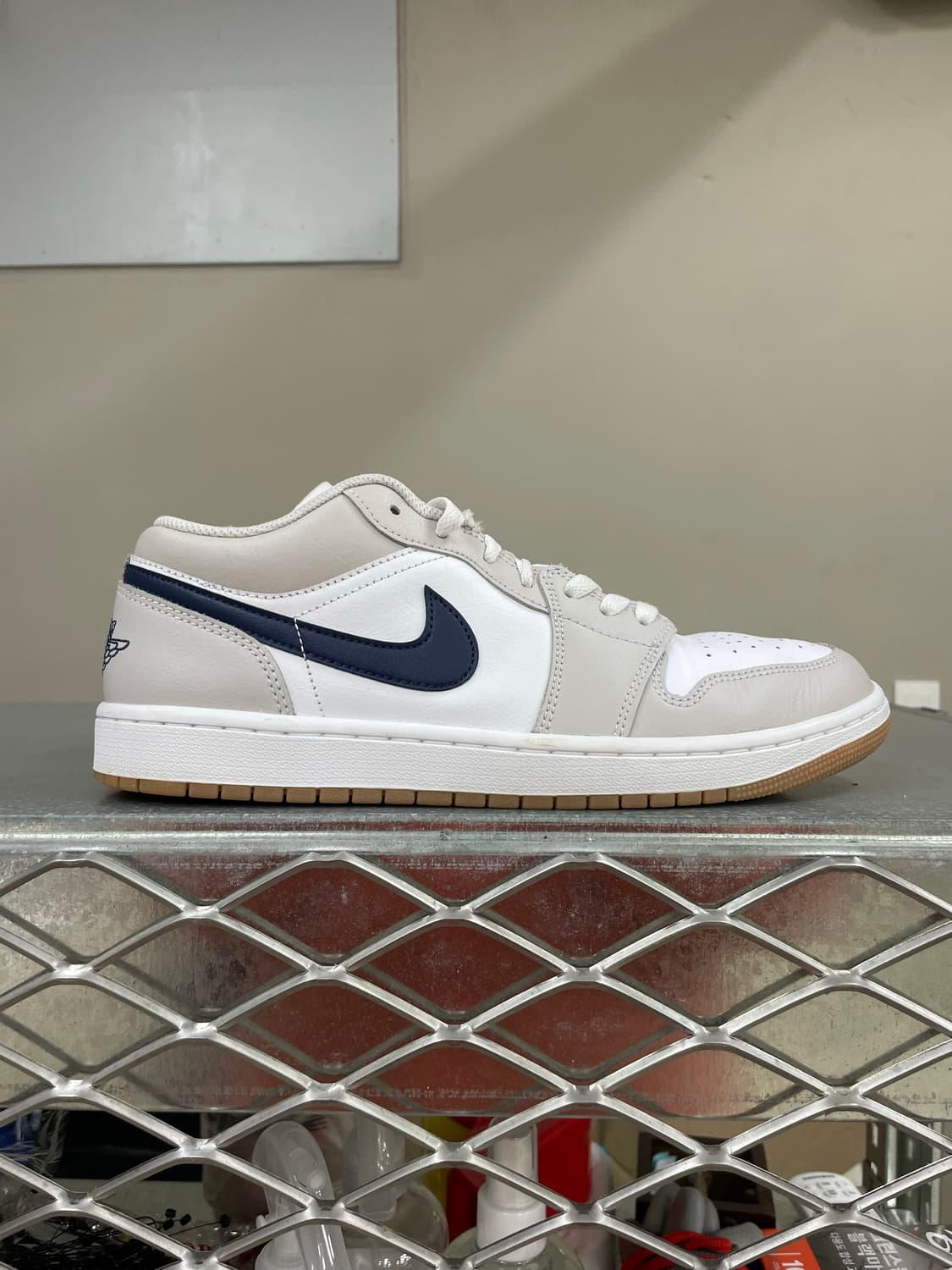 나이키 조던 1 로우 화이트 뉴트럴 그레이 285 상품이미지4