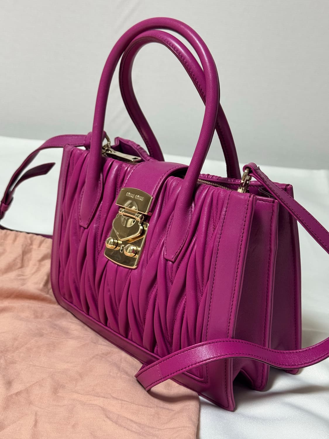 미우미우 컨피덴셜 나파 투웨이백 상품이미지2