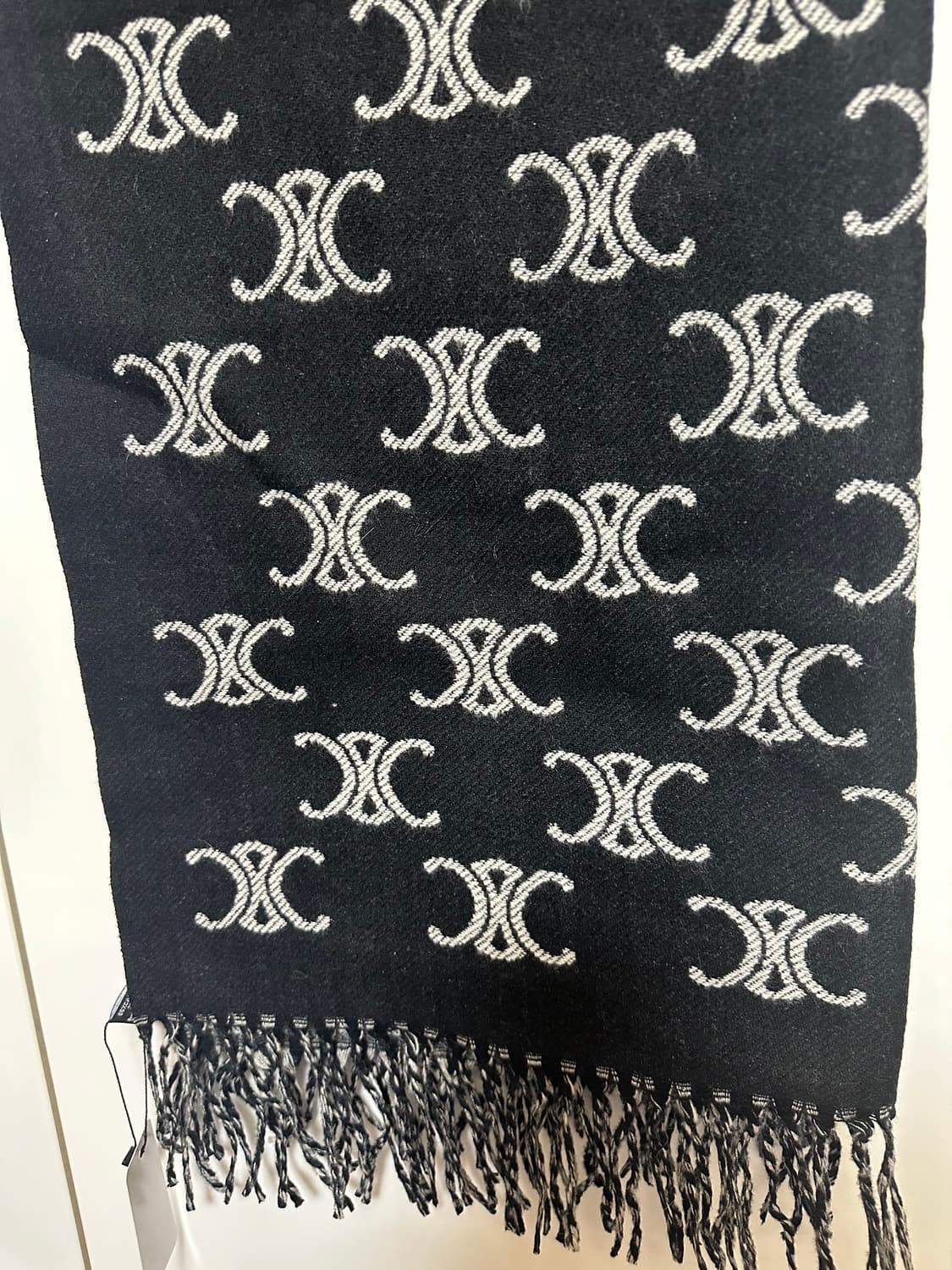 셀린느 트리오페 블랙 캐시미어머플러 남여공용 상품이미지3