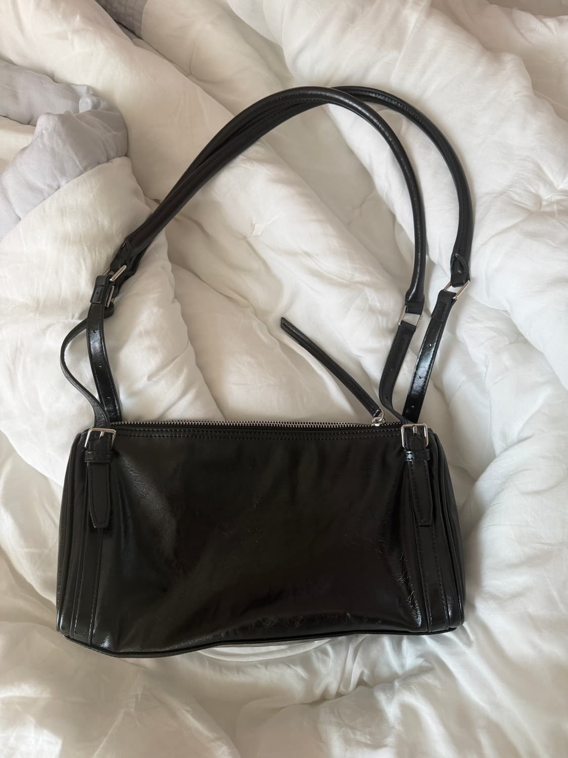 마뗑킴 BUCKLE STRAP SHOULDER BAG IN BLACK 상품이미지3