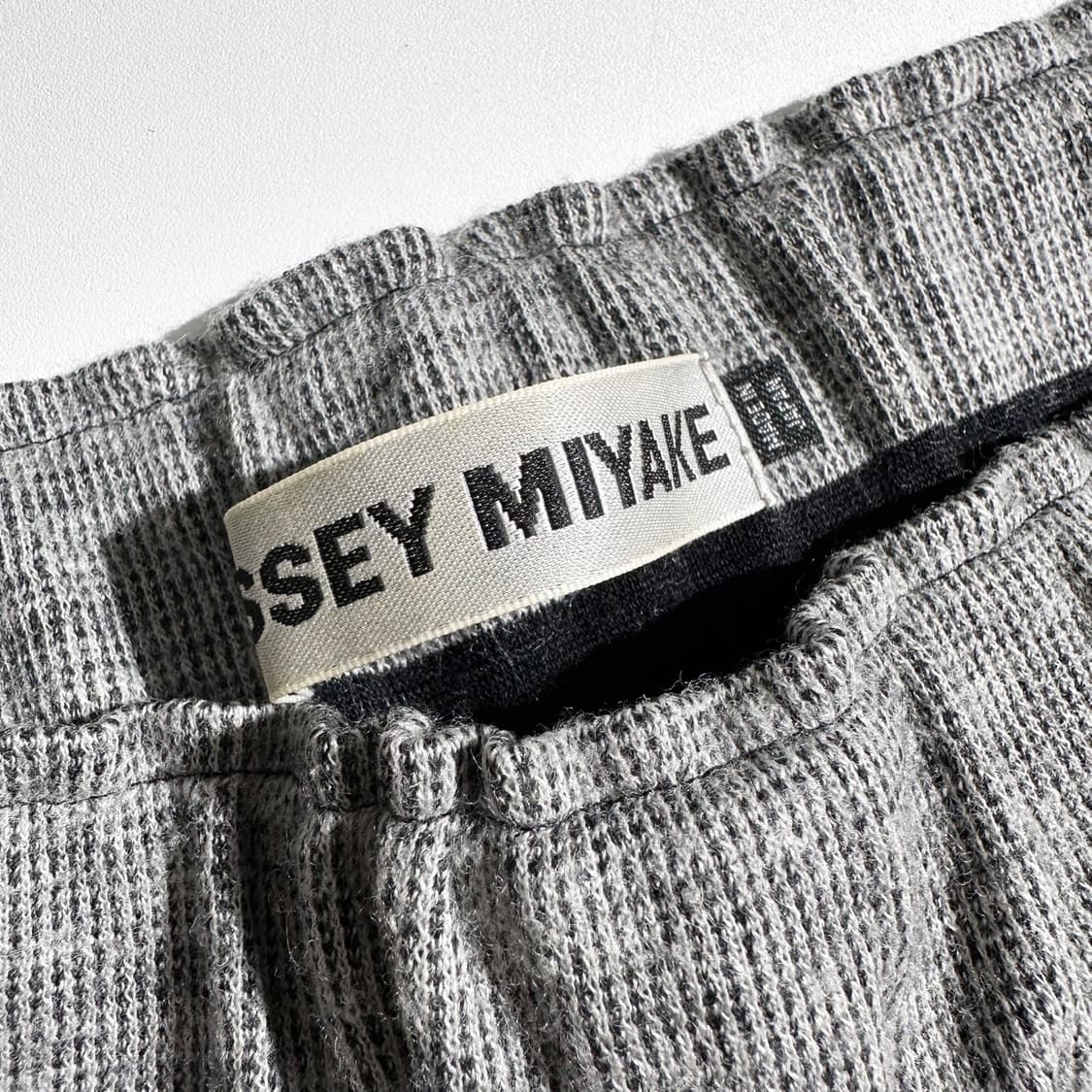 (매장판) 이세이 미야케 스트라이프 울 밴딩 슬랙스 상품이미지4