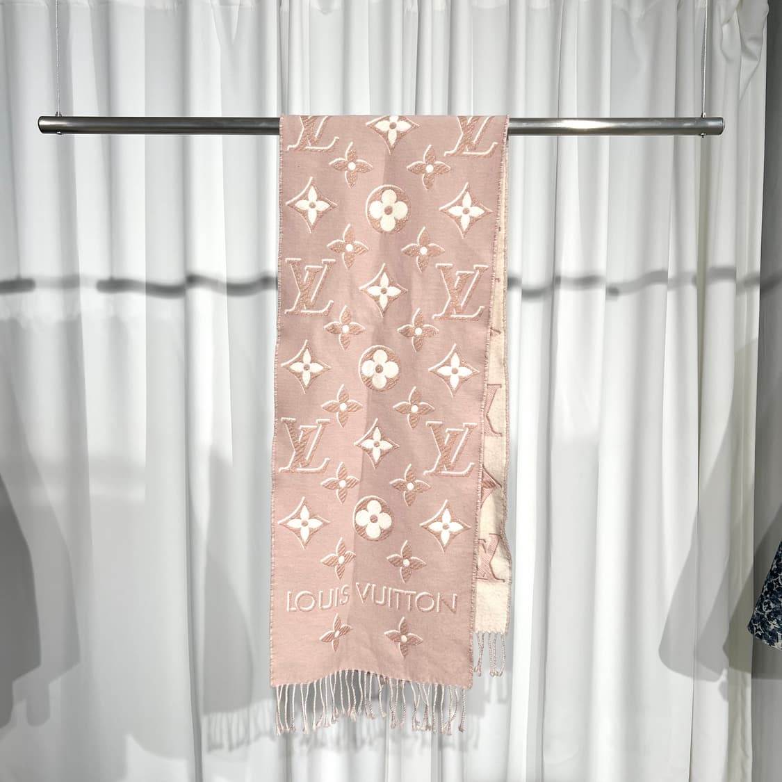 루이비통 모노그램 에센셜 머플러 목돌이 스카프   상품이미지1