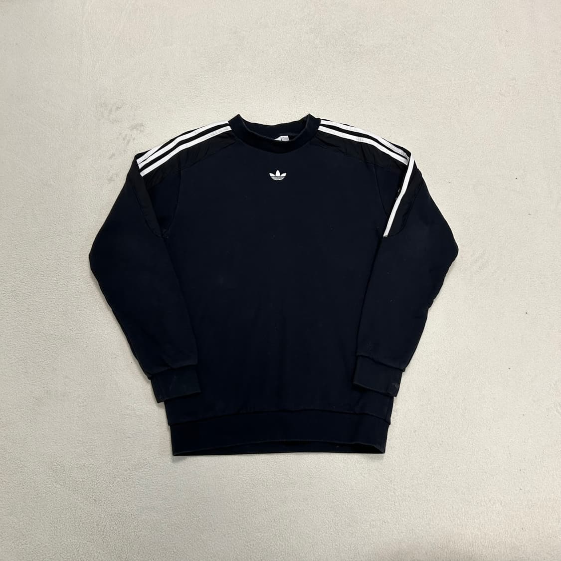 Adidas Black Center Logo Sweatshirt  상품이미지4