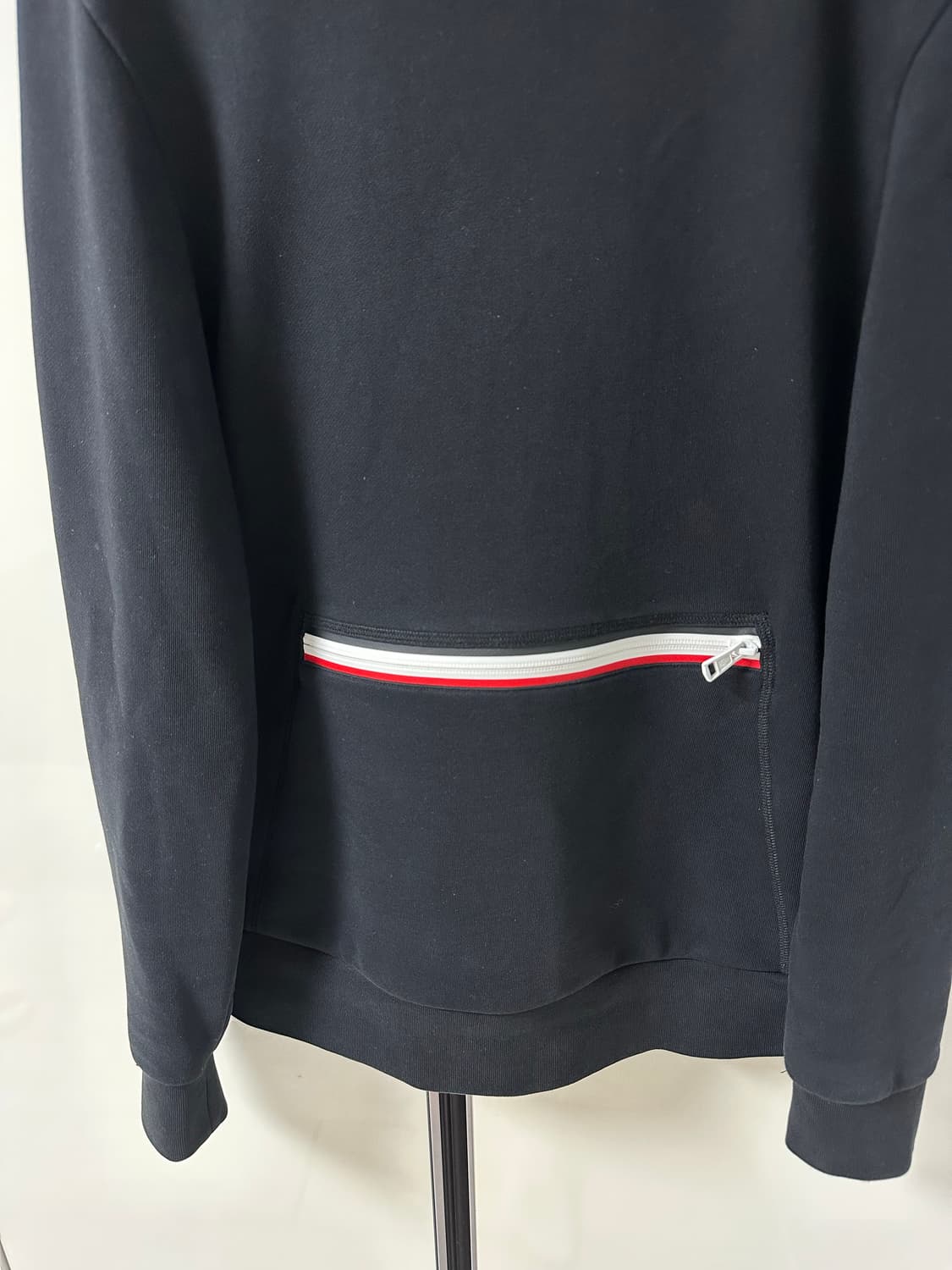 몽클레어 삼선 앞지퍼 맨투맨 상품이미지2