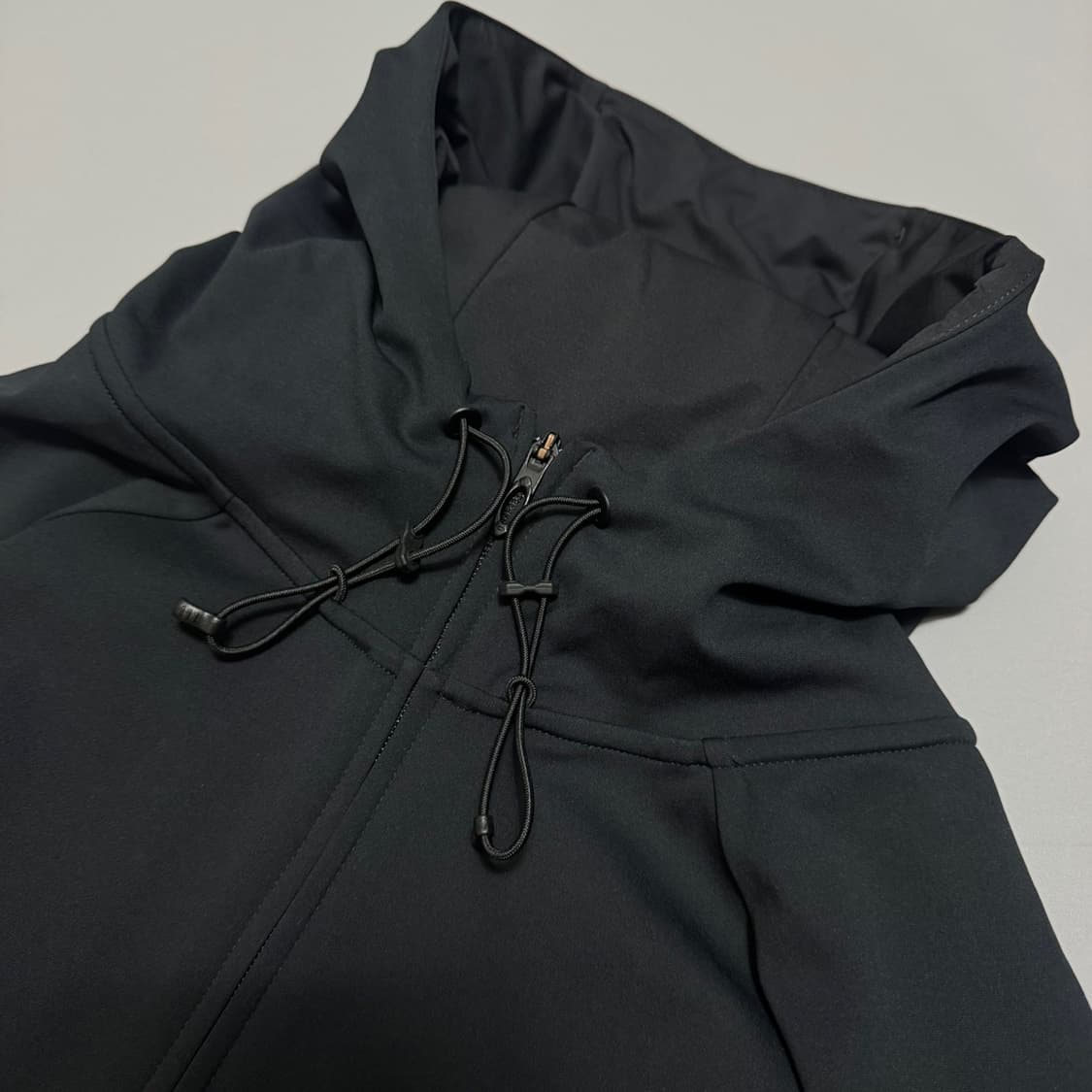 오클리(OAKLEY) 블랙 인핸스 그리드 폴리에스터 후드 윈드브레이커 상품이미지4