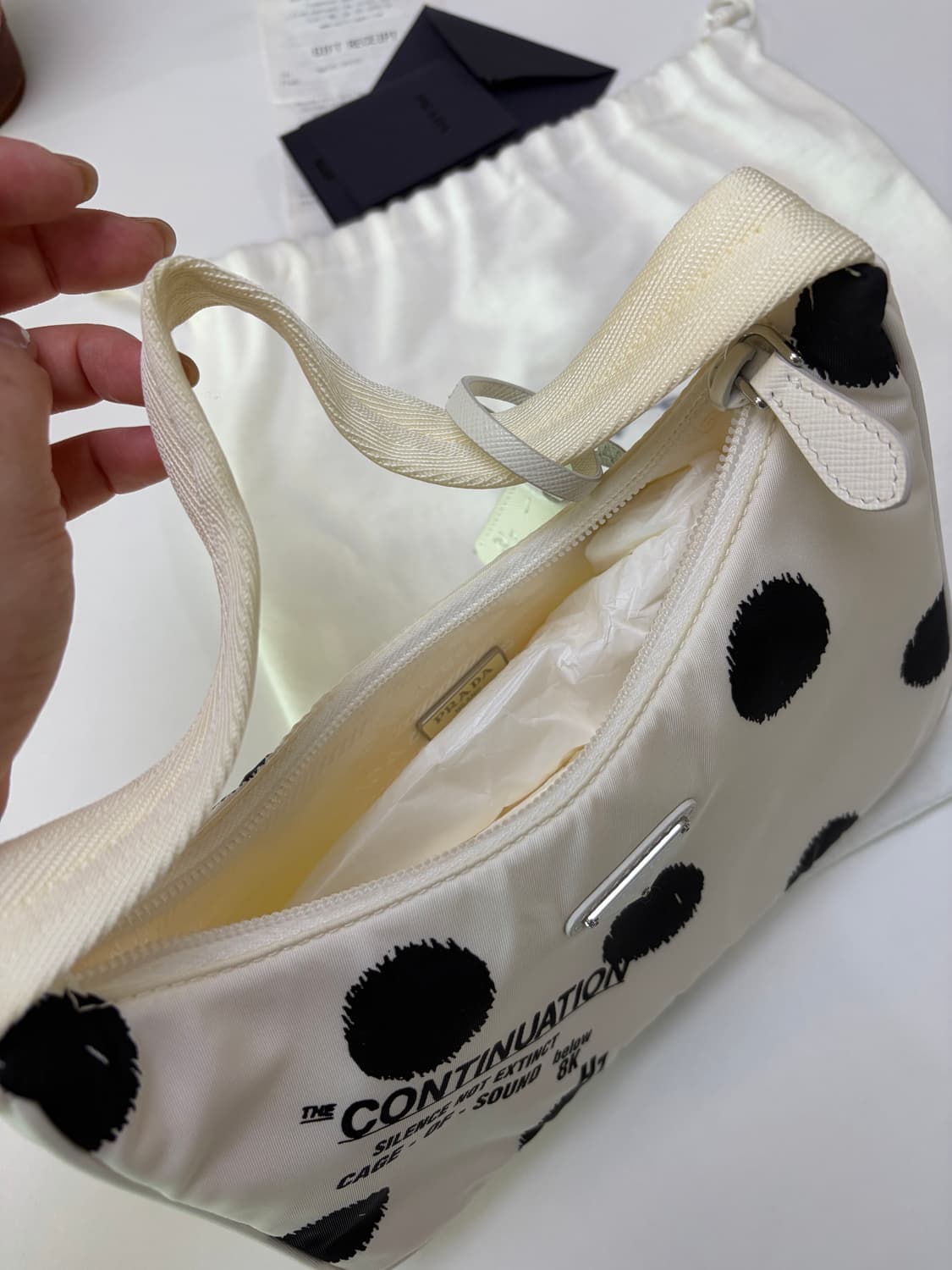 프라다 리나일론 호보백 도트 아이보리 상품이미지3